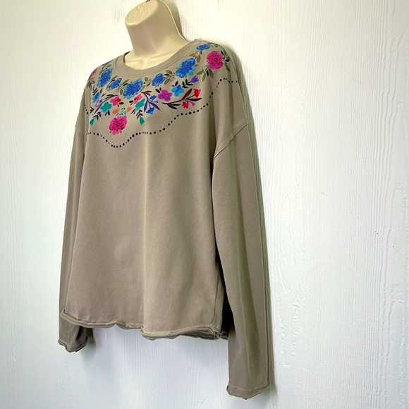Natural Life - Maia Light Grey Floral Neckline Oversized Sweatshirt Size Medium - Picture 5 of 10